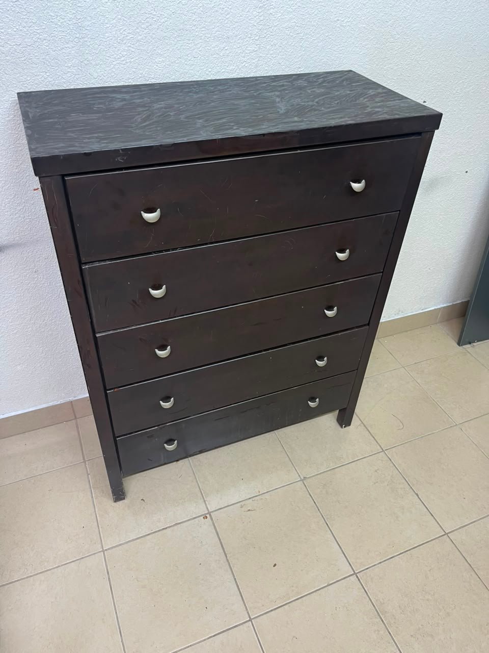 Classic Dark Espresso 5-Drawer Tall Chest / Dresser – Solid Wood Frame with Cup-Style Silver Handles & Sturdy Square Legs - Image 4