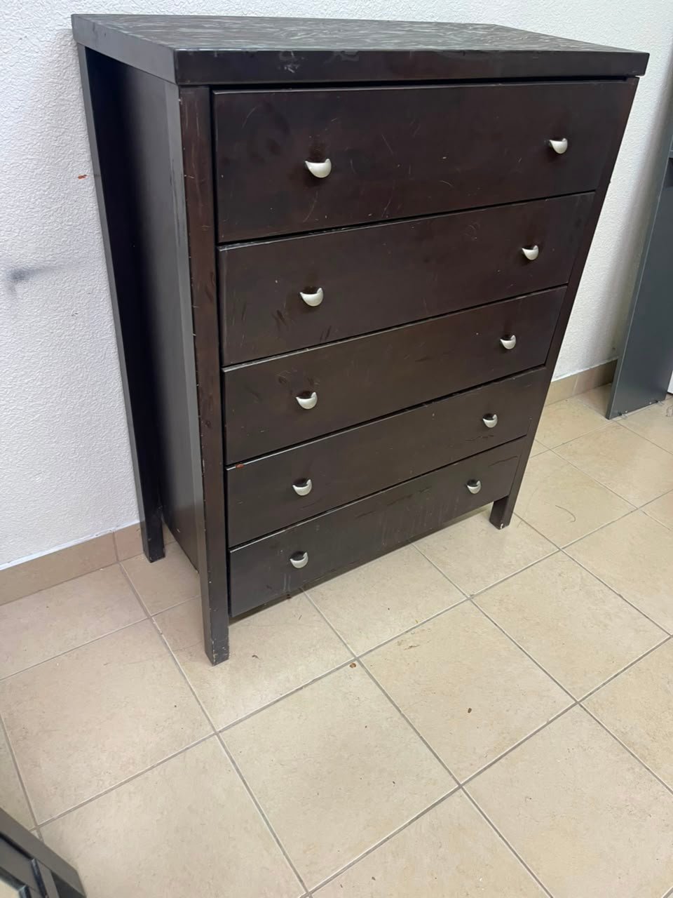Classic Dark Espresso 5-Drawer Tall Chest / Dresser – Solid Wood Frame with Cup-Style Silver Handles & Sturdy Square Legs - Image 5