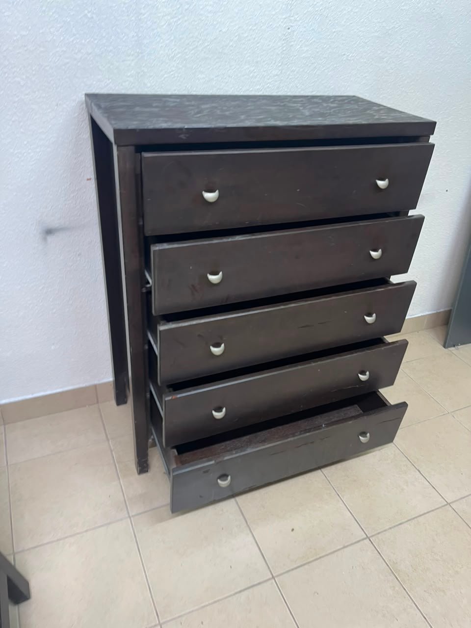 Classic Dark Espresso 5-Drawer Tall Chest / Dresser – Solid Wood Frame with Cup-Style Silver Handles & Sturdy Square Legs - Image 10