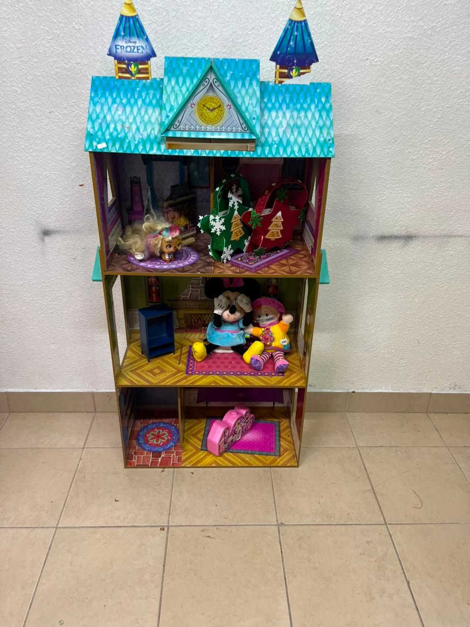 Frozen-Themed Wooden Dollhouse with Turquoise Roof, Clock Tower & 3 Levels – Includes Miniature Furniture & Plush Characters - Image 2