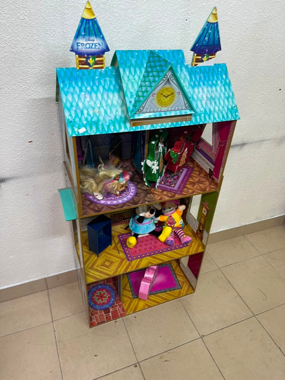 Frozen-Themed Wooden Dollhouse with Turquoise Roof, Clock Tower & 3 Levels – Includes Miniature Furniture & Plush Characters - Image 6