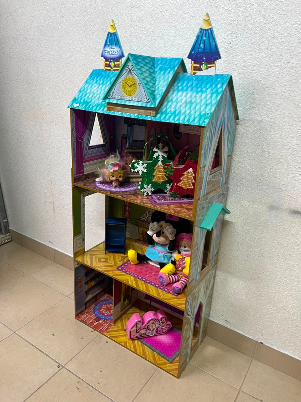 Frozen-Themed Wooden Dollhouse with Turquoise Roof, Clock Tower & 3 Levels – Includes Miniature Furniture & Plush Characters - Image 7