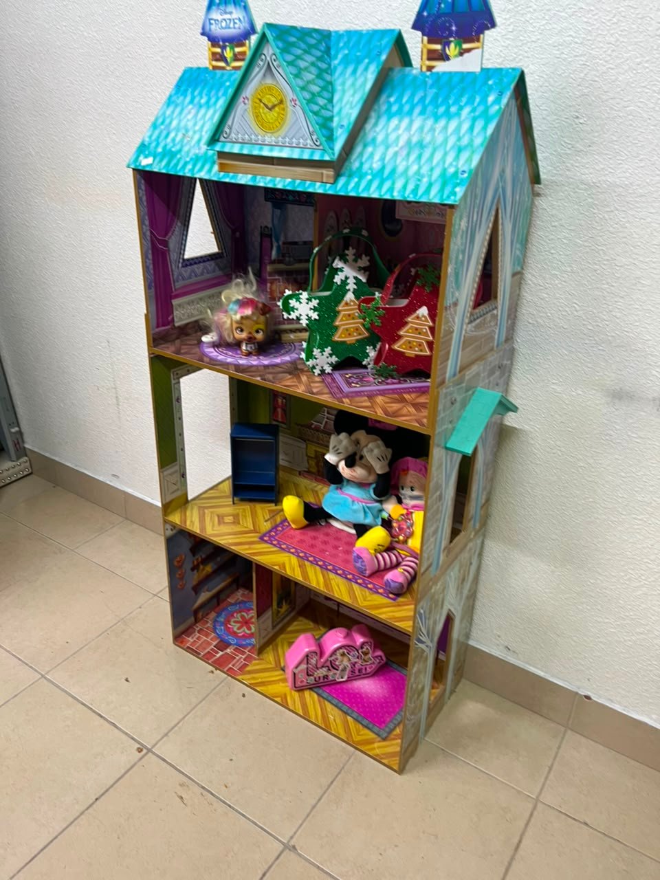 Frozen-Themed Wooden Dollhouse with Turquoise Roof, Clock Tower & 3 Levels – Includes Miniature Furniture & Plush Characters - Image 8