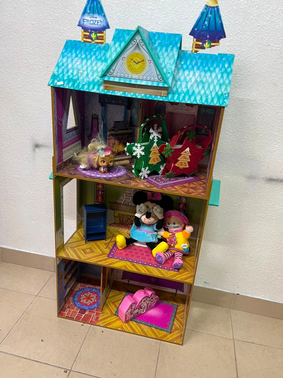 Frozen-Themed Wooden Dollhouse with Turquoise Roof, Clock Tower & 3 Levels – Includes Miniature Furniture & Plush Characters