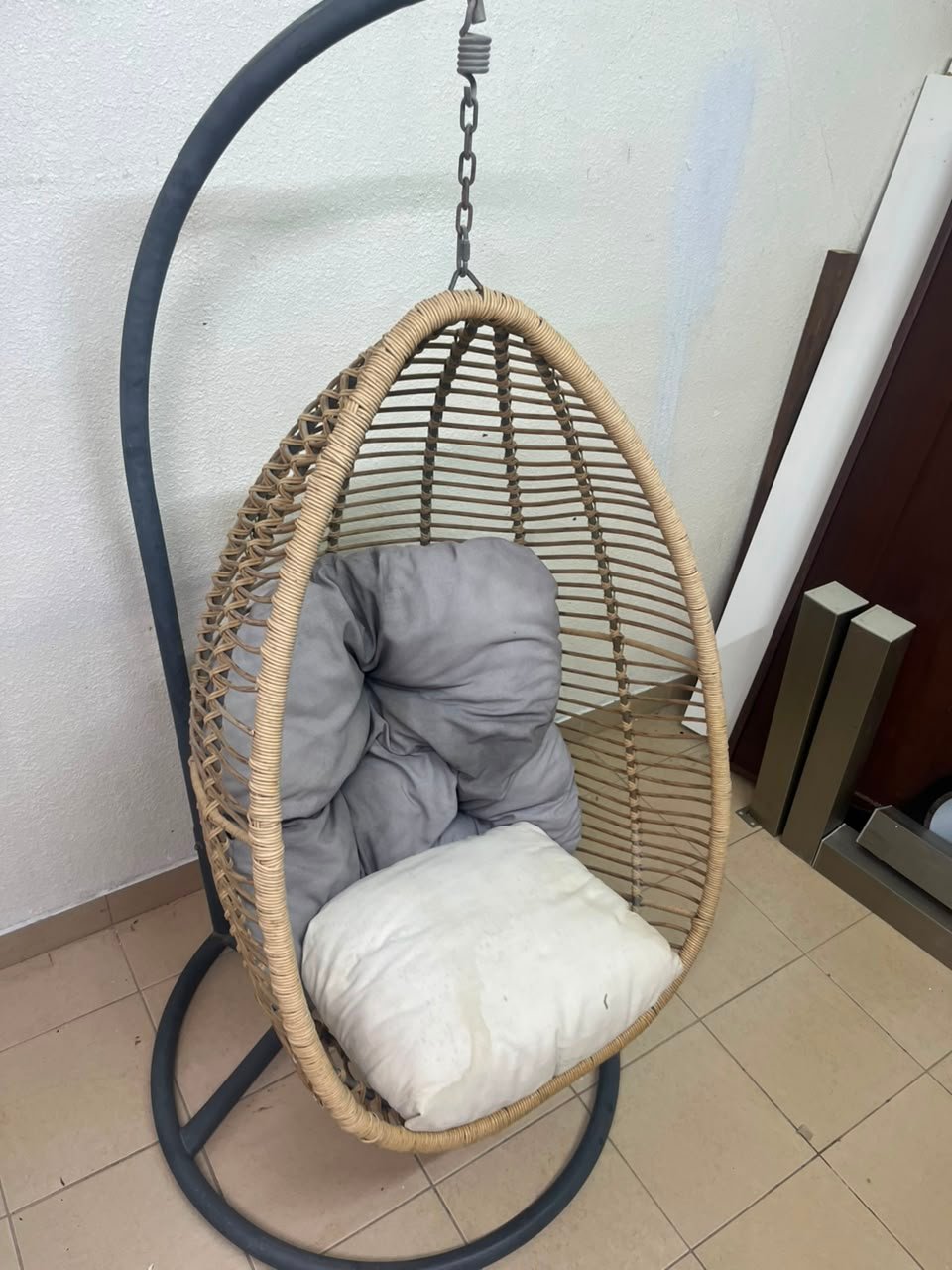 Beige Rattan Hanging Egg Chair with Stand – Indoor/Outdoor Teardrop Swing Chair with Black Metal Frame & Cushion Set - Image 8