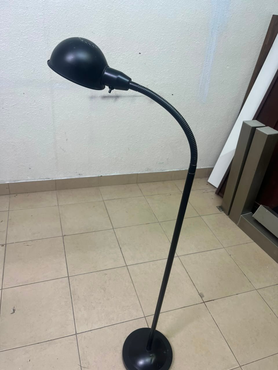 Adjustable Black Gooseneck Floor Lamp – Classic Reading Light with Dome Shade, Flexible Neck & Weighted Base - Image 2