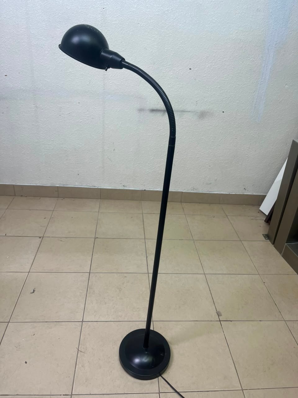 Adjustable Black Gooseneck Floor Lamp – Classic Reading Light with Dome Shade, Flexible Neck & Weighted Base - Image 7