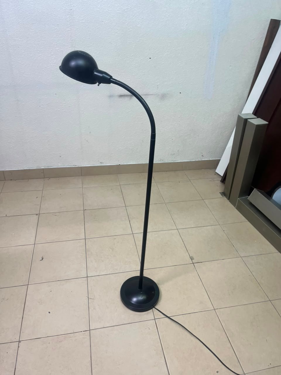 Adjustable Black Gooseneck Floor Lamp – Classic Reading Light with Dome Shade, Flexible Neck & Weighted Base - Image 4