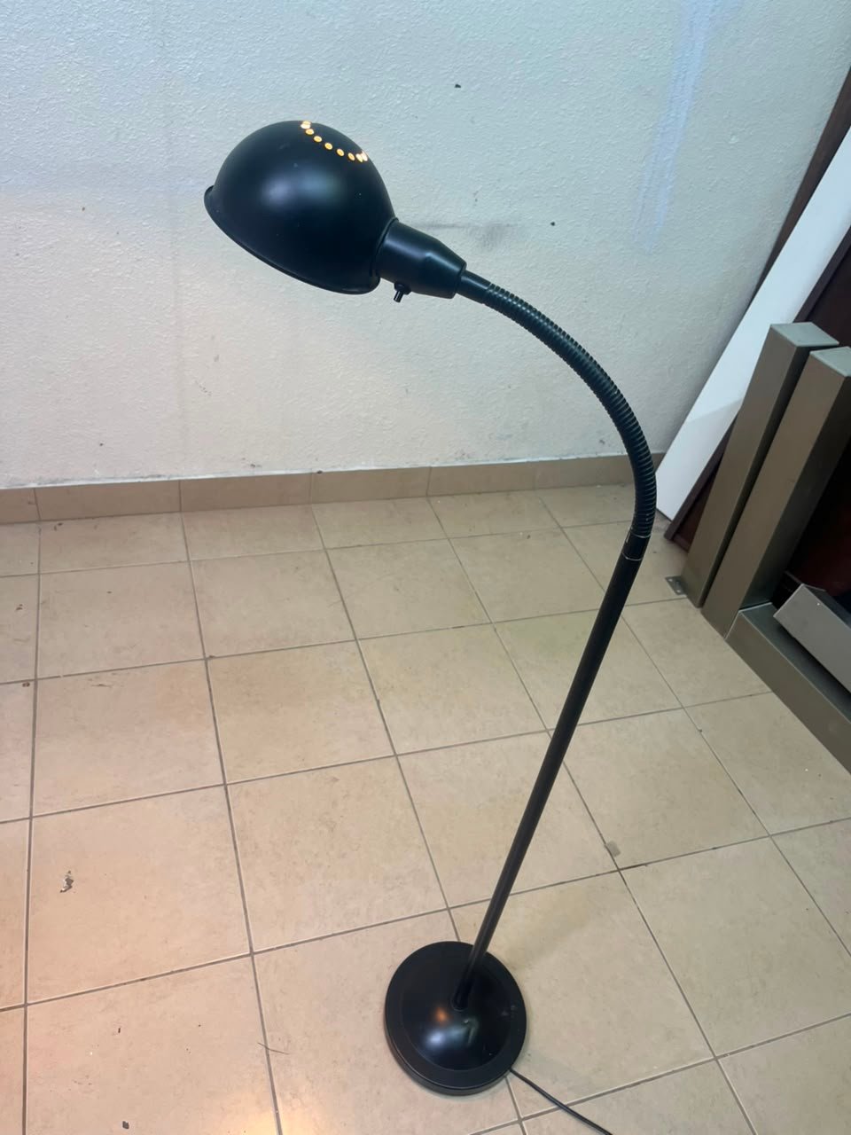 Adjustable Black Gooseneck Floor Lamp – Classic Reading Light with Dome Shade, Flexible Neck & Weighted Base - Image 3