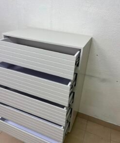 Modern White 5-Drawer Tall Dresser – Horizontal Slatted Front Design with Handleless Drawers & Cylindrical Legs - Image 3