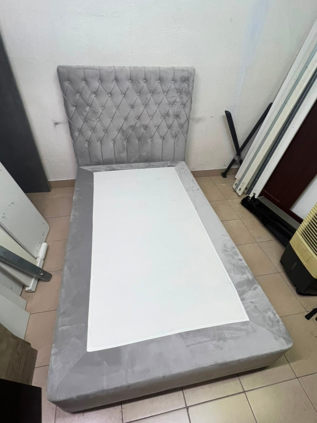 Grey Velvet Single Bed Frame with Diamond-Tufted Headboard – Upholstered Platform Bed with Low-Profile Base - Image 2