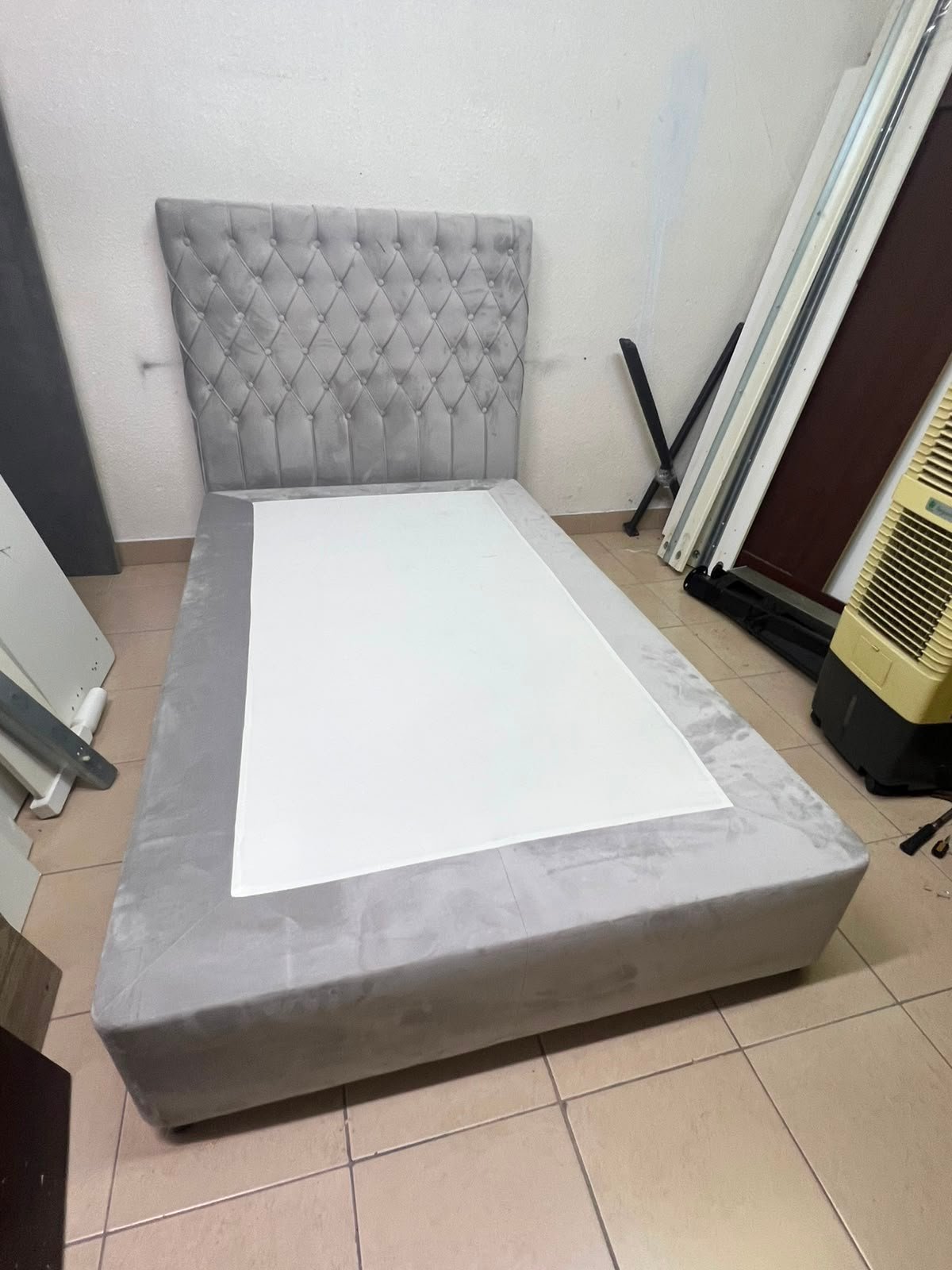 Grey Velvet Single Bed Frame with Diamond-Tufted Headboard – Upholstered Platform Bed with Low-Profile Base - Image 3