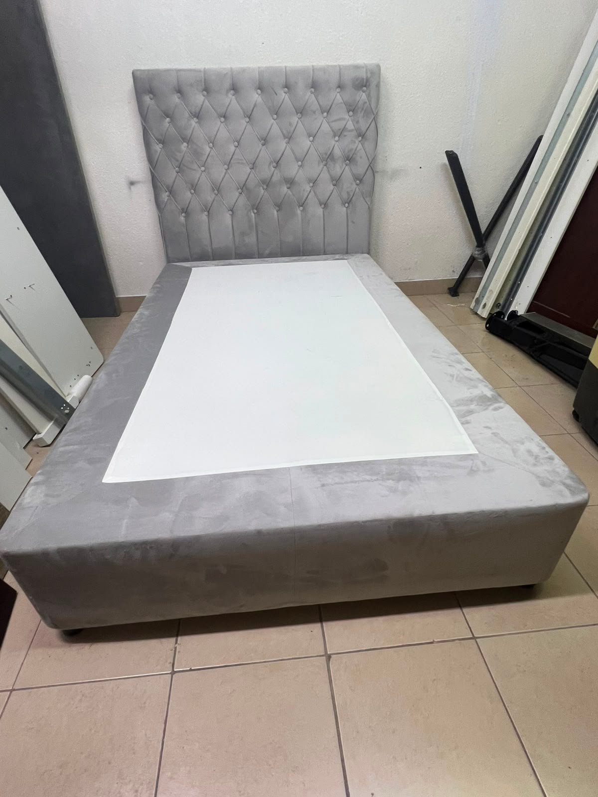 Grey Velvet Single Bed Frame with Diamond-Tufted Headboard – Upholstered Platform Bed with Low-Profile Base - Image 5