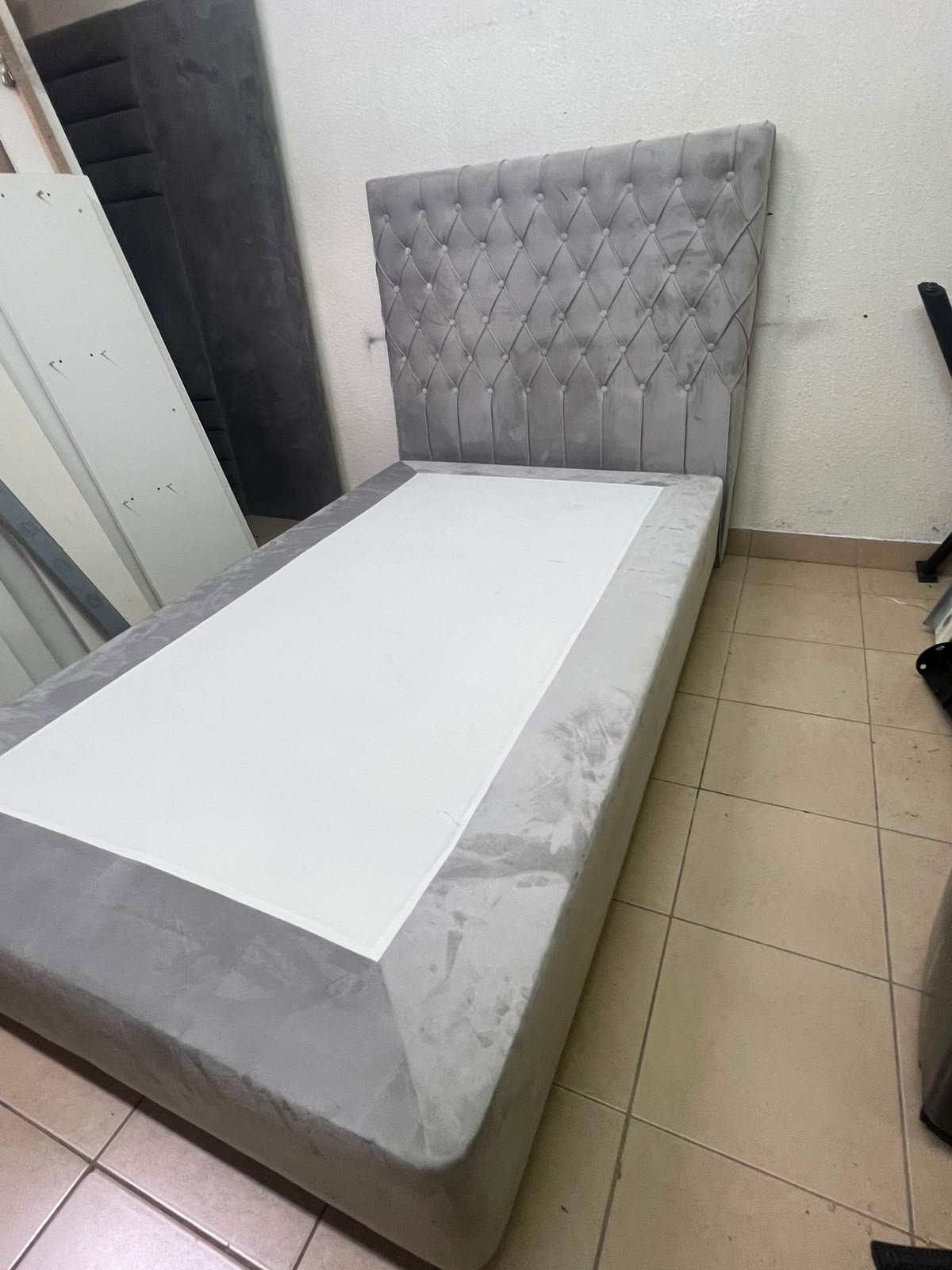 Grey Velvet Single Bed Frame with Diamond-Tufted Headboard – Upholstered Platform Bed with Low-Profile Base - Image 7