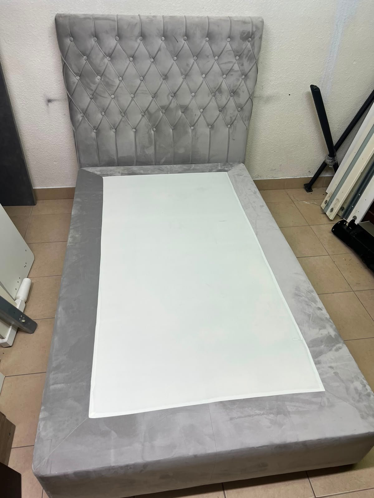 Grey Velvet Single Bed Frame with Diamond-Tufted Headboard – Upholstered Platform Bed with Low-Profile Base - Image 9