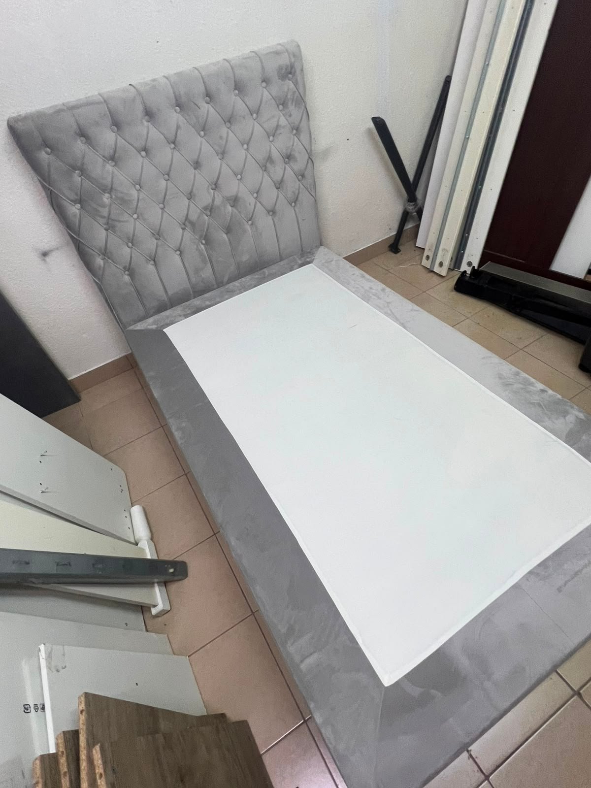 Grey Velvet Single Bed Frame with Diamond-Tufted Headboard – Upholstered Platform Bed with Low-Profile Base - Image 11