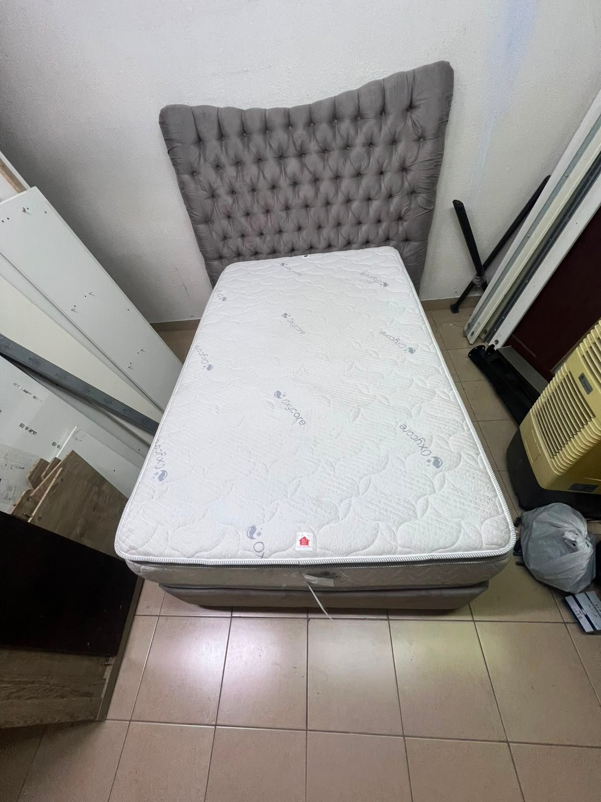 Grey Tufted Single Bed Frame with White Quilted Mattress – Complete Upholstered Bed Set with Dark Grey Base - Image 3