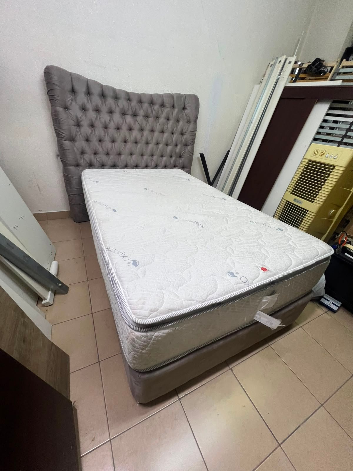 Grey Tufted Single Bed Frame with White Quilted Mattress – Complete Upholstered Bed Set with Dark Grey Base - Image 7