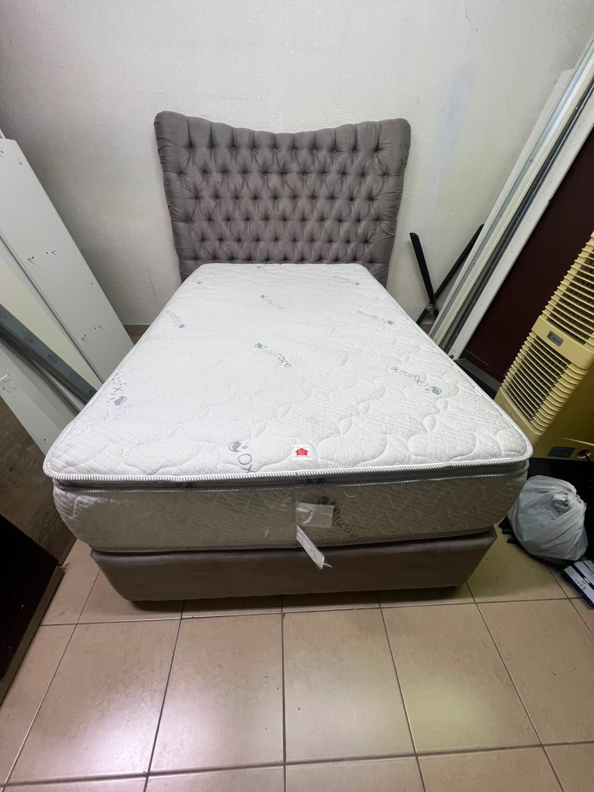 Grey Tufted Single Bed Frame with White Quilted Mattress – Complete Upholstered Bed Set with Dark Grey Base - Image 8