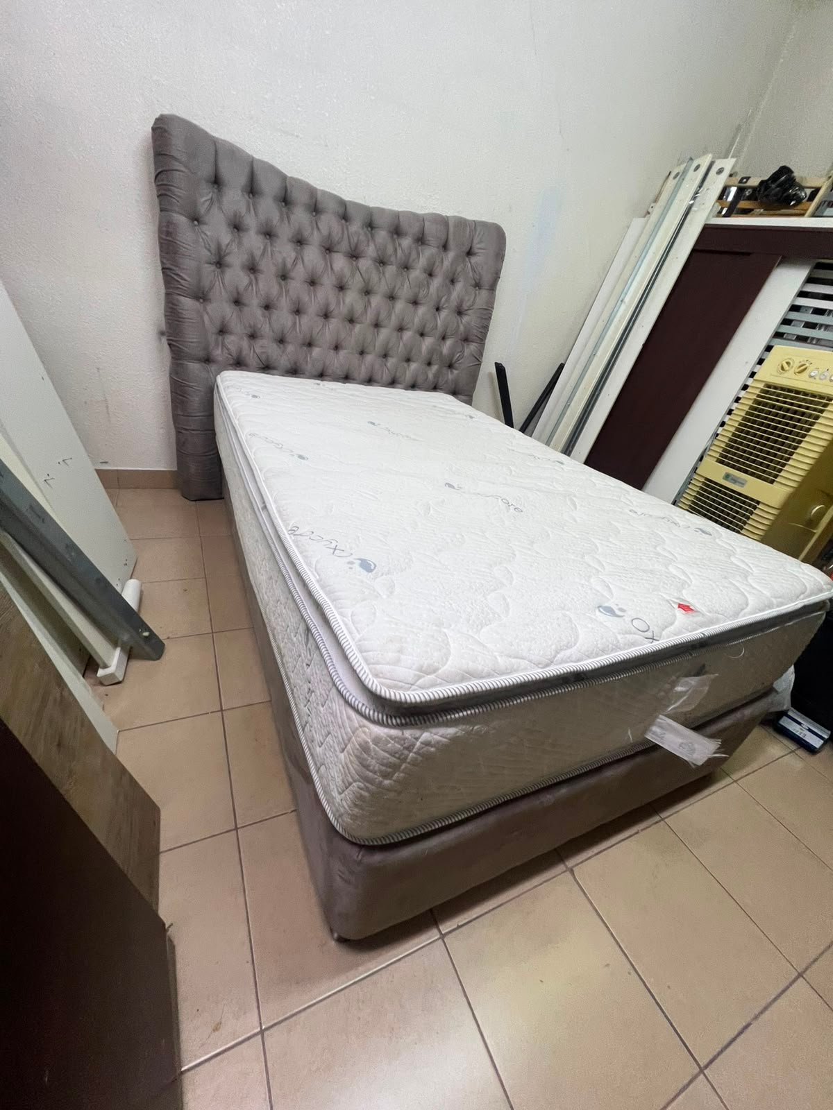 Grey Tufted Single Bed Frame with White Quilted Mattress – Complete Upholstered Bed Set with Dark Grey Base - Image 9