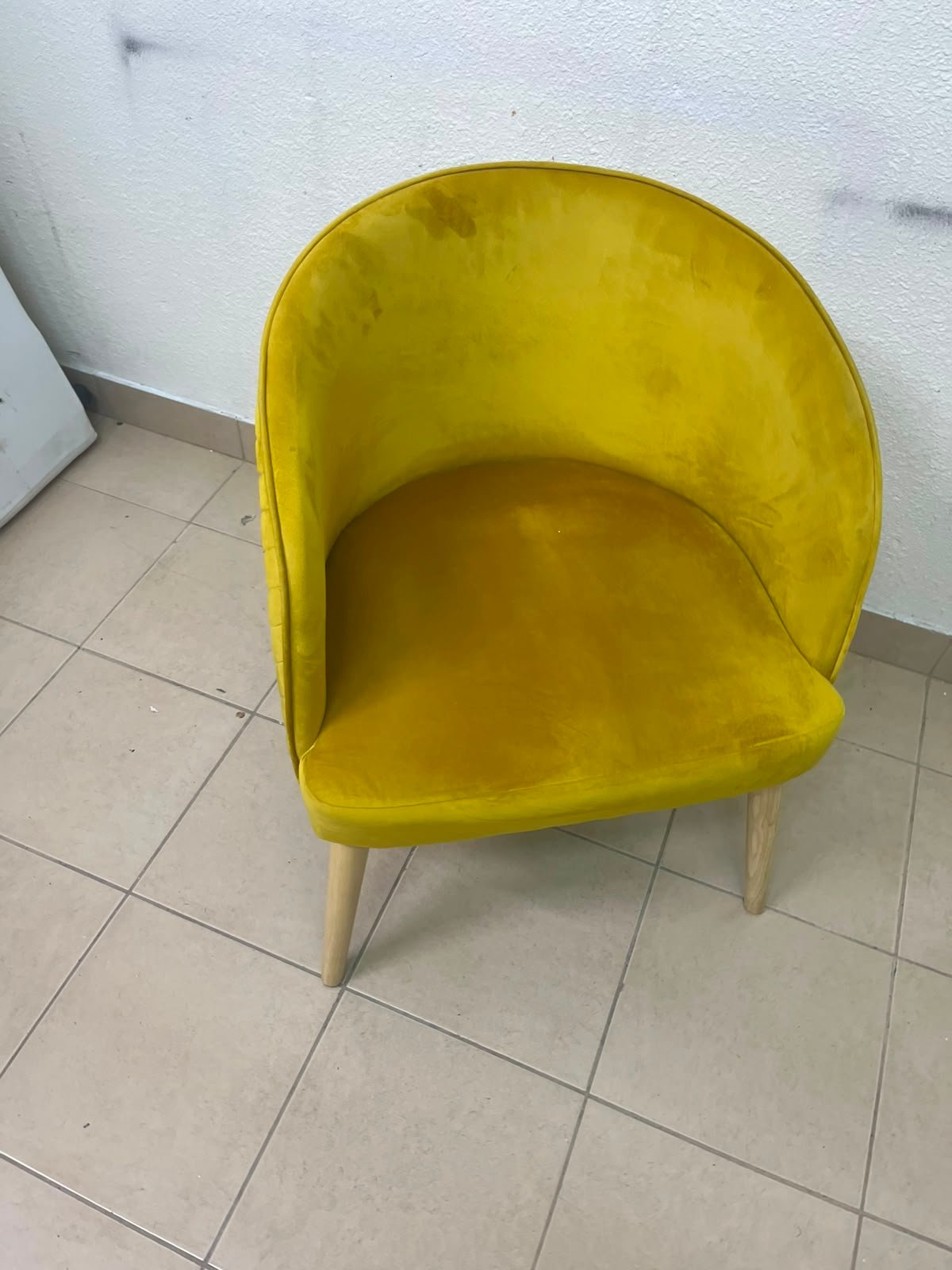 The modern chair features luxurious yellow velvet upholstery, a curved back with a padded design on the sides, and sturdy wooden legs. - Image 4