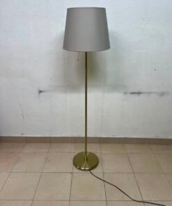 A modern and elegant floor lamp (lampade) with a slim, copper-gold metal base and a warm fabric shade. - Image 5