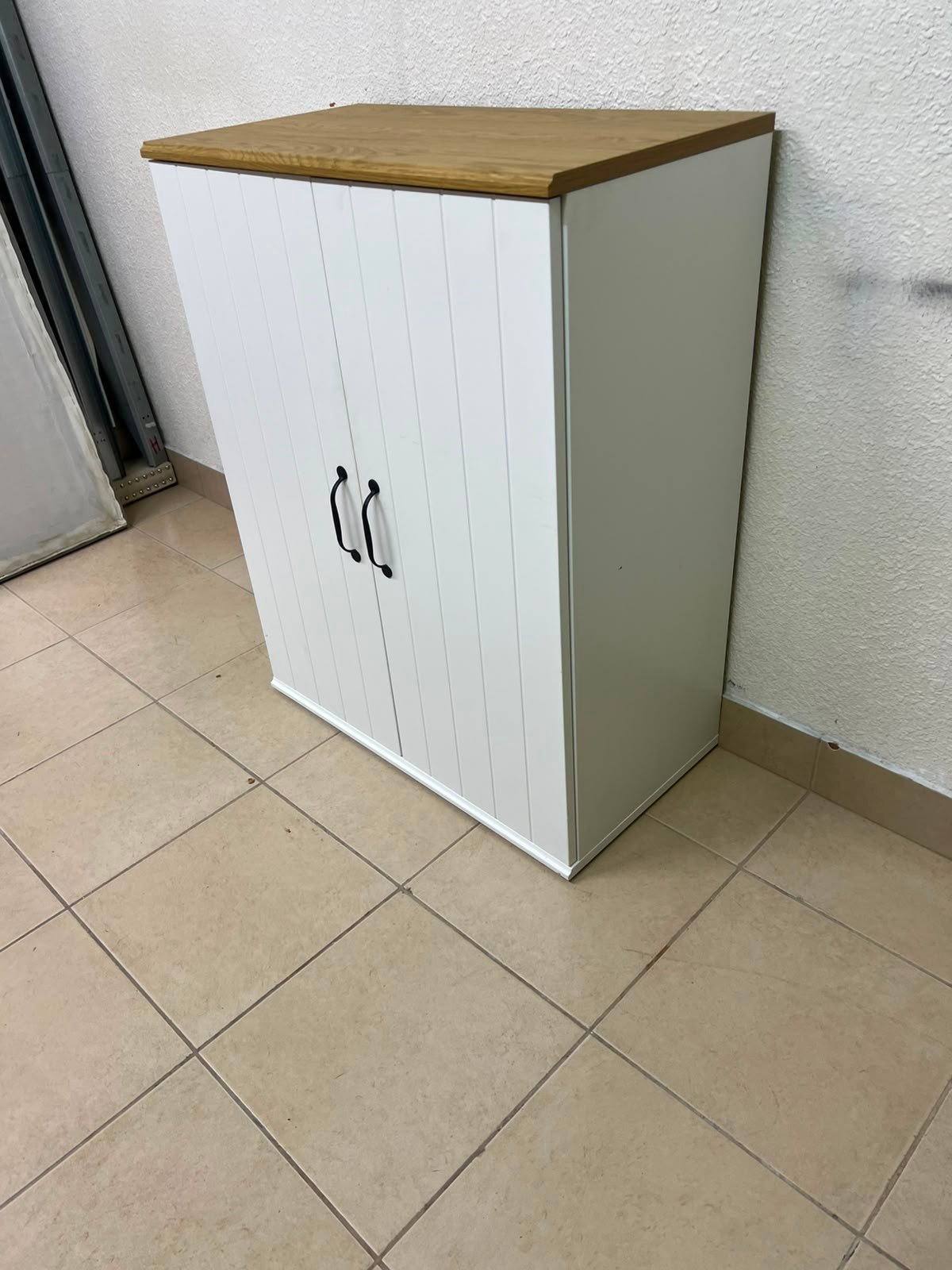 This is the SKRUVBY wardrobe with white doors, measuring 70x90 cm, from IKEA. - Image 3