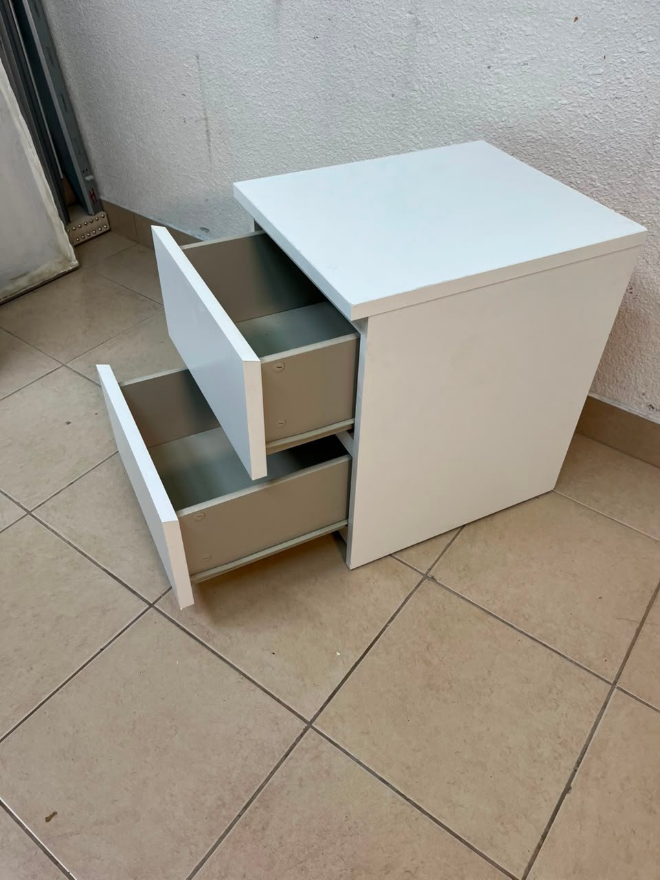 Minimalist White 2-Drawer Nightstand – Compact Bedside Table with Handleless Drawers & Modern Box Frame - Image 5