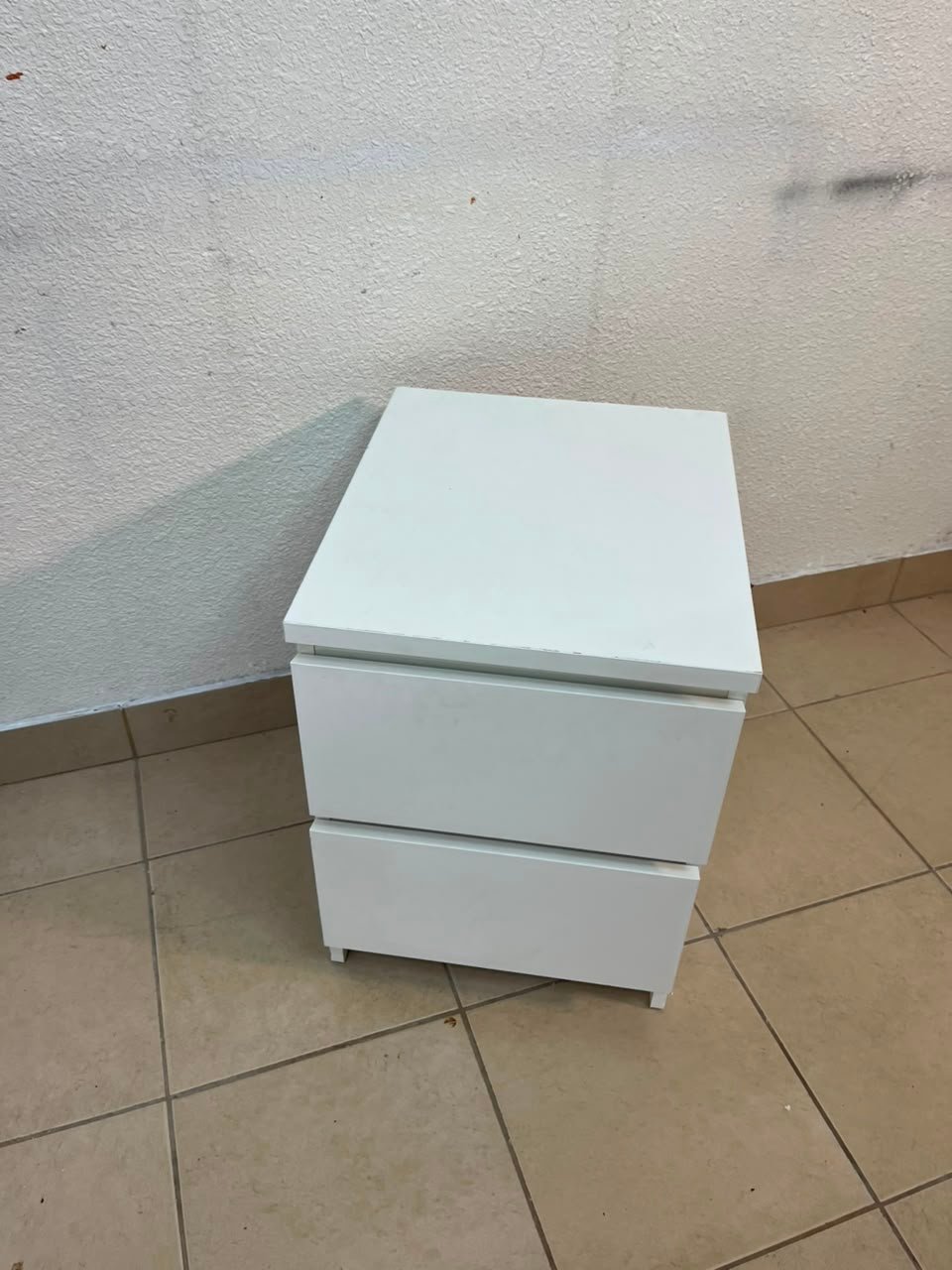 Minimalist White 2-Drawer Nightstand – Compact Bedside Table with Handleless Drawers & Modern Box Frame - Image 7