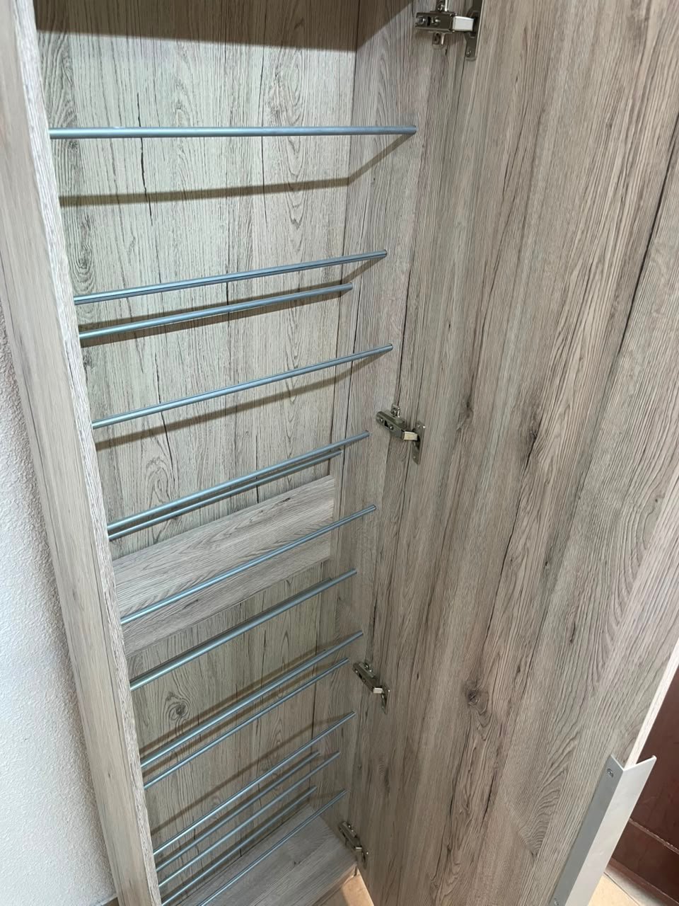 Shoe cabinet with mirrored doors - Image 3