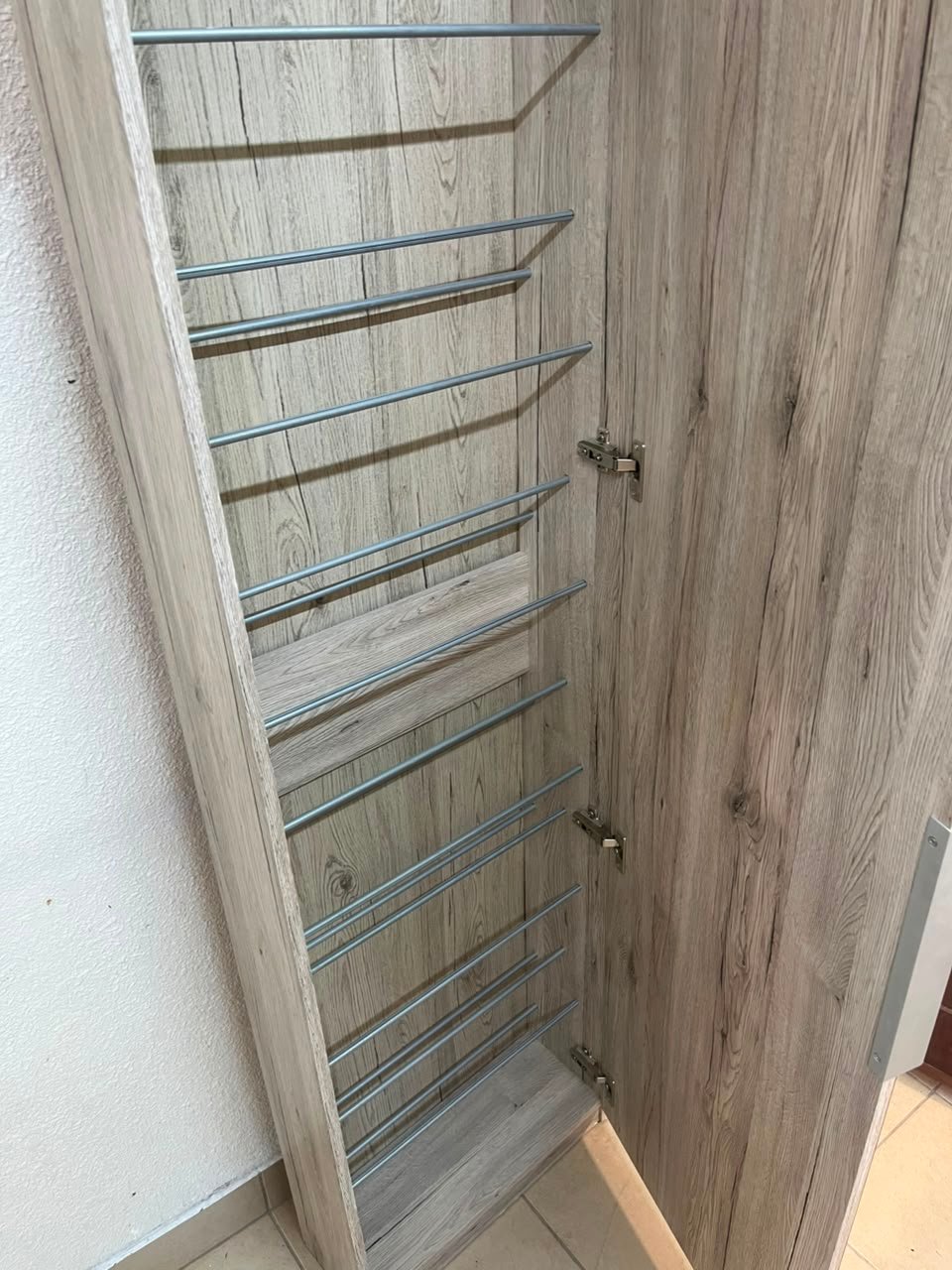 Shoe cabinet with mirrored doors - Image 5