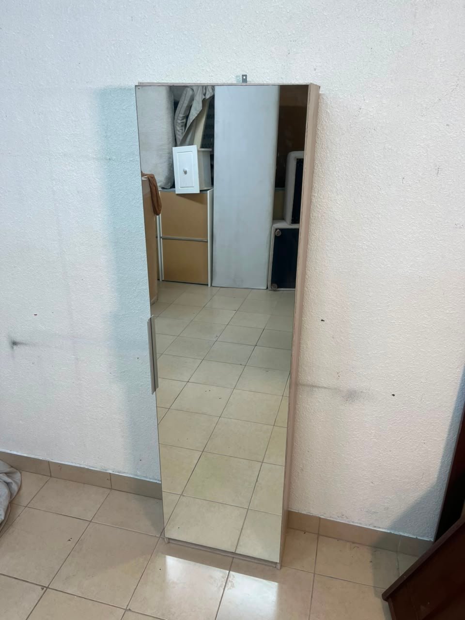 Shoe cabinet with mirrored doors - Image 2