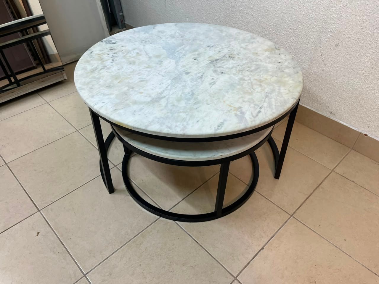 A set of nesting coffee tables (interlocking coffee tables) consisting of two pieces with a white marble top and a metal base. - Image 8