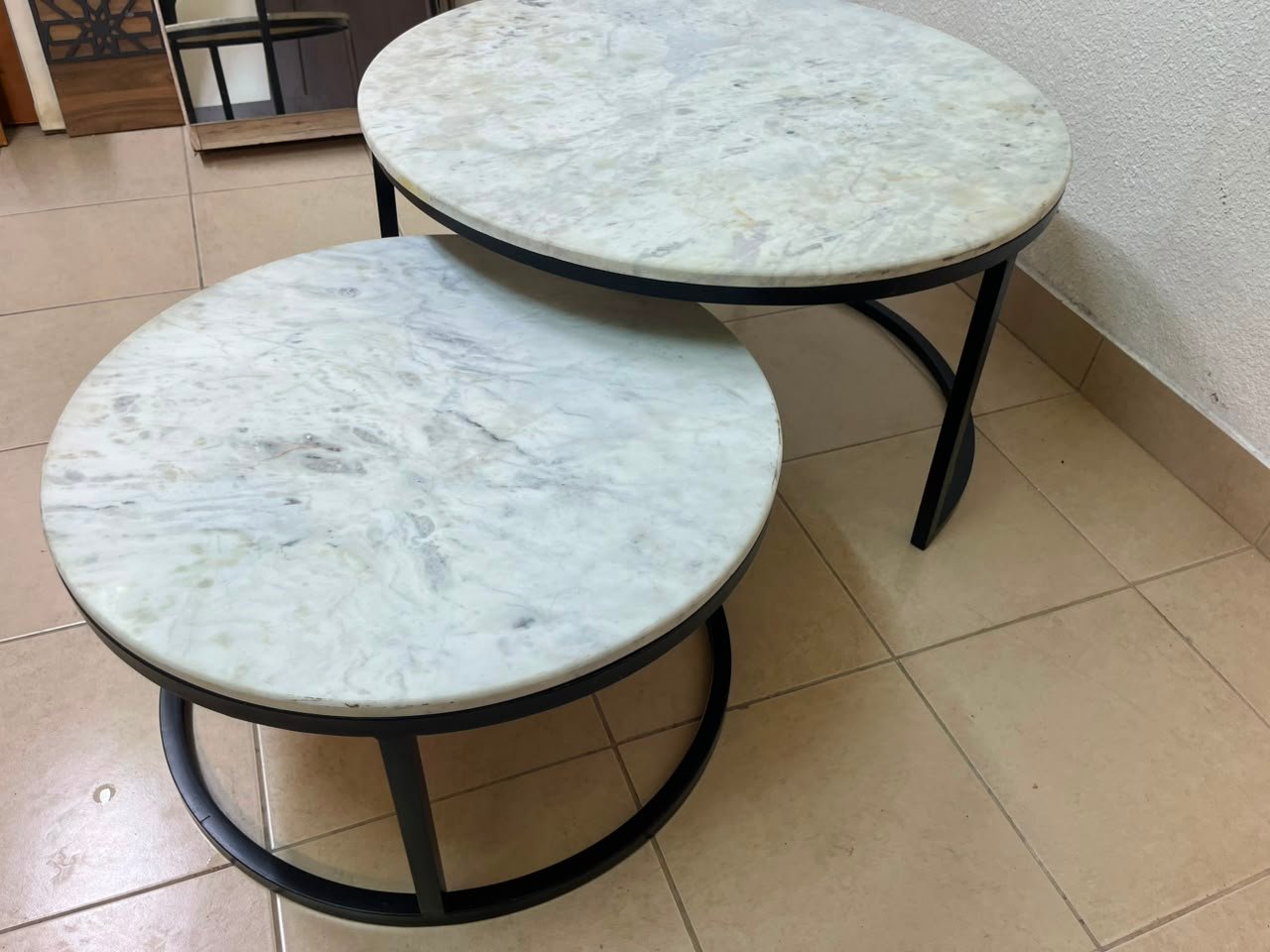 A set of nesting coffee tables (interlocking coffee tables) consisting of two pieces with a white marble top and a metal base. - Image 10