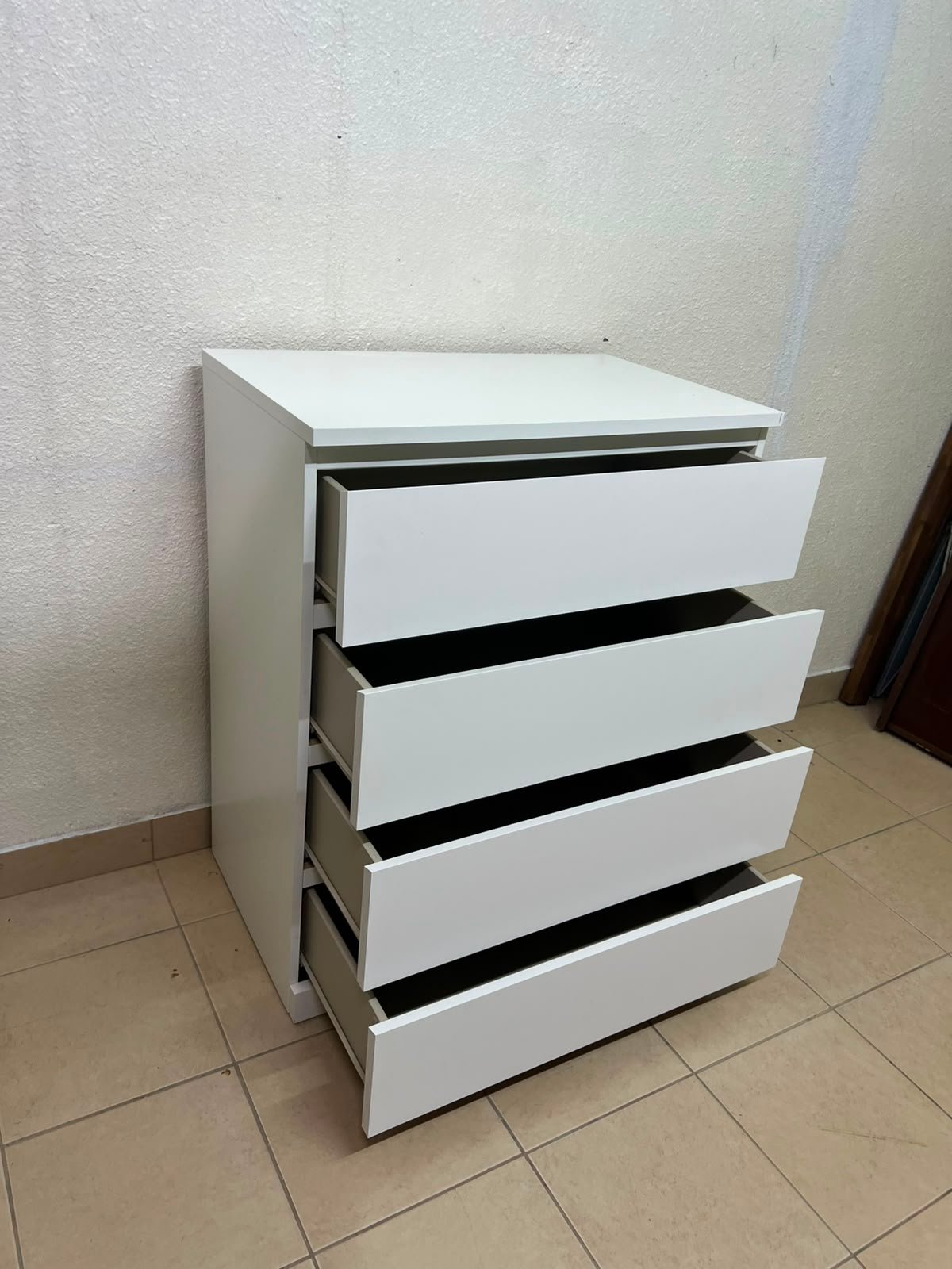 Modern White 4-Drawer Chest / Nightstand – Sleek Handleless Design with Integrated Top Edge Grooves & Minimalist Boxy Frame - Image 6