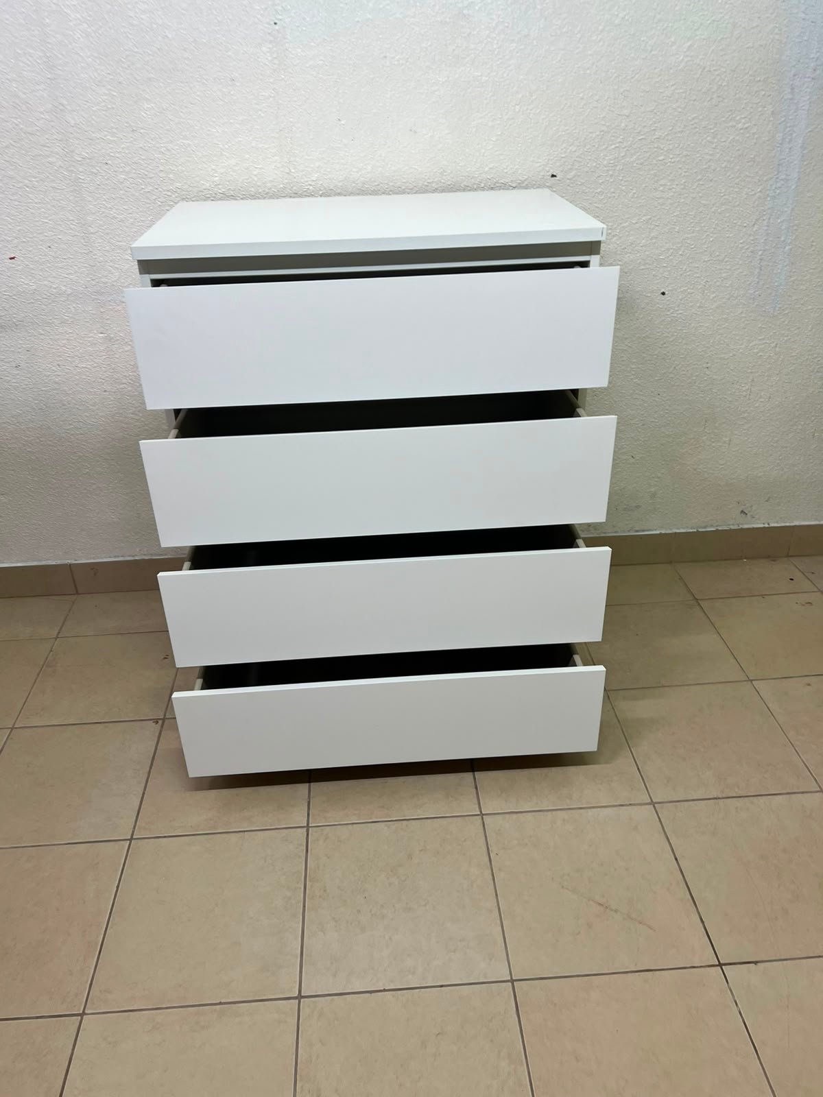 Modern White 4-Drawer Chest / Nightstand – Sleek Handleless Design with Integrated Top Edge Grooves & Minimalist Boxy Frame - Image 9
