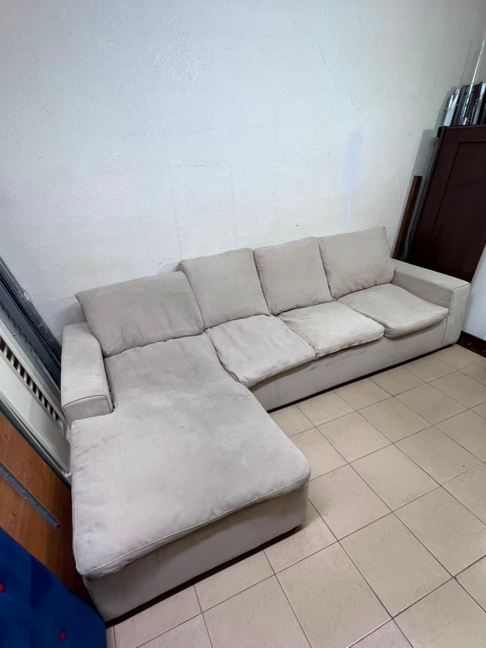 Modern Light Grey/Beige L-Shaped Sectional Sofa with Chaise Lounge – 4-Seater Fabric Couch with Plush Back Cushions for Living Room & Apartments