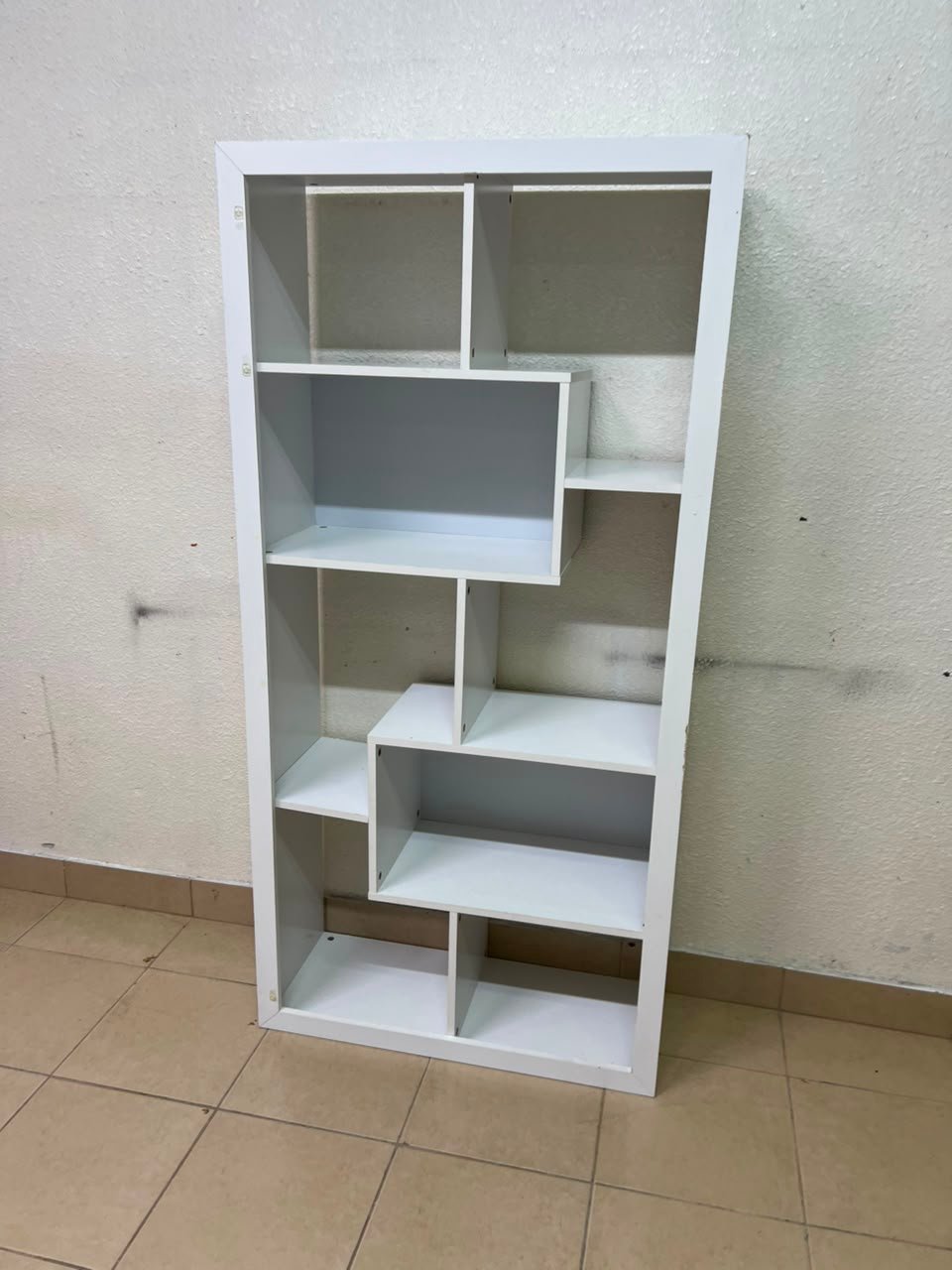Modern White Geometric Asymmetrical Bookshelf – 6-Tier Freestanding Display Shelf with Open Cubes for Living Room, Office & Nursery - Image 14
