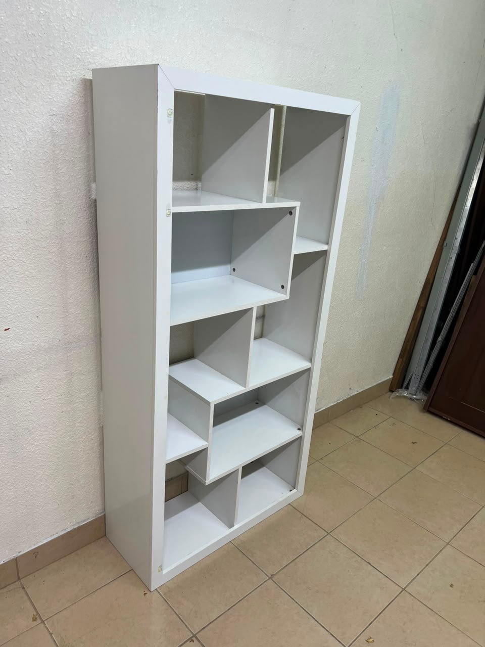 Modern White Geometric Asymmetrical Bookshelf – 6-Tier Freestanding Display Shelf with Open Cubes for Living Room, Office & Nursery - Image 7