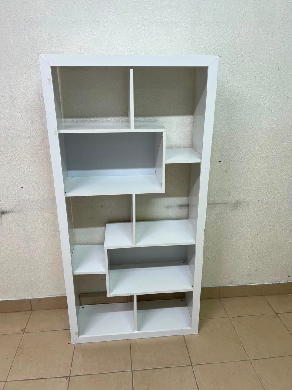 Modern White Geometric Asymmetrical Bookshelf – 6-Tier Freestanding Display Shelf with Open Cubes for Living Room, Office & Nursery - Image 10