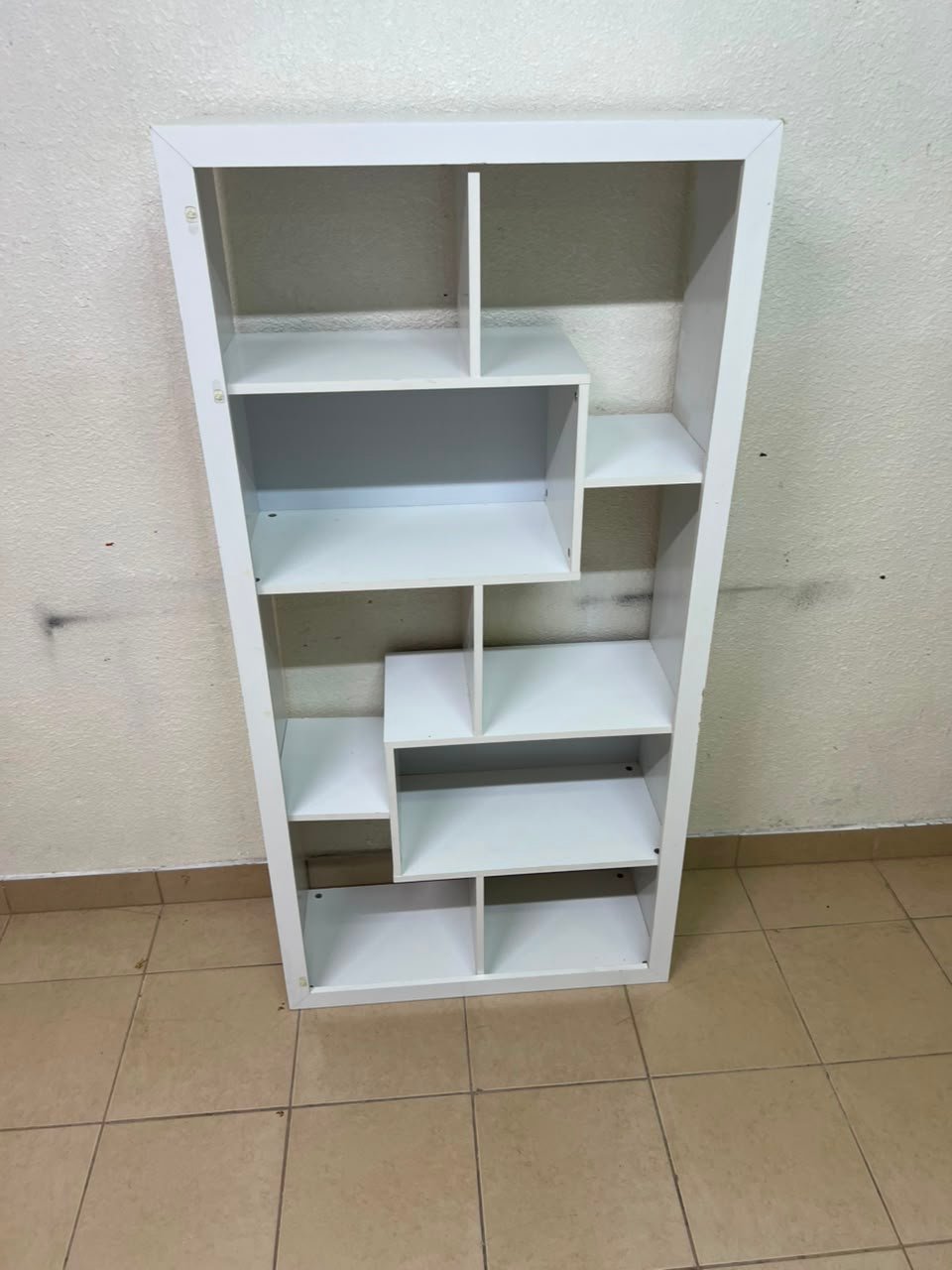 Modern White Geometric Asymmetrical Bookshelf – 6-Tier Freestanding Display Shelf with Open Cubes for Living Room, Office & Nursery - Image 9
