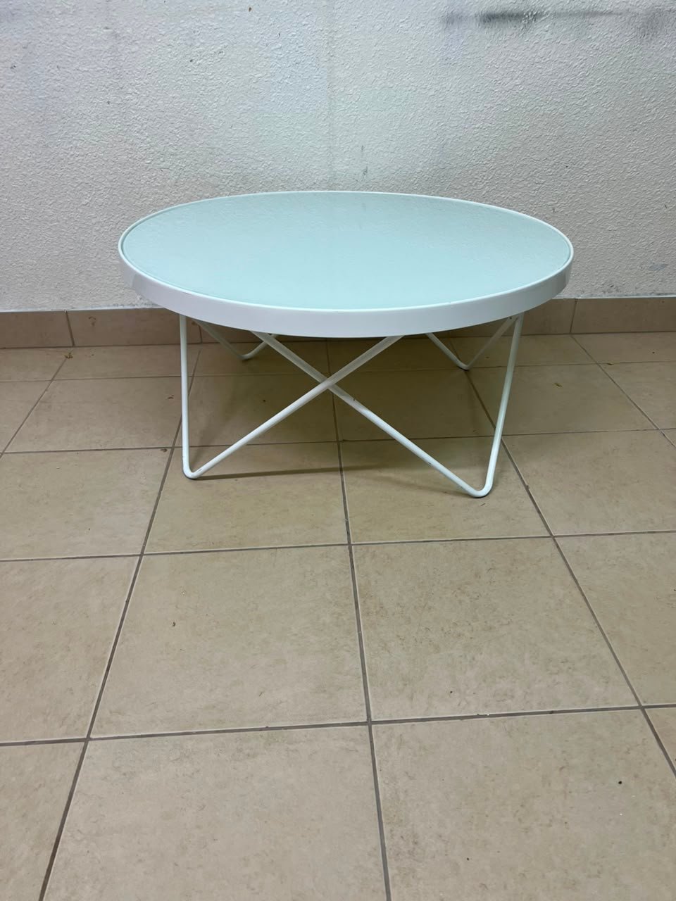 Modern White Round Coffee Table – Minimalist Accent Table with X-Cross Tubular Metal Frame & Sleek Rim - Image 2