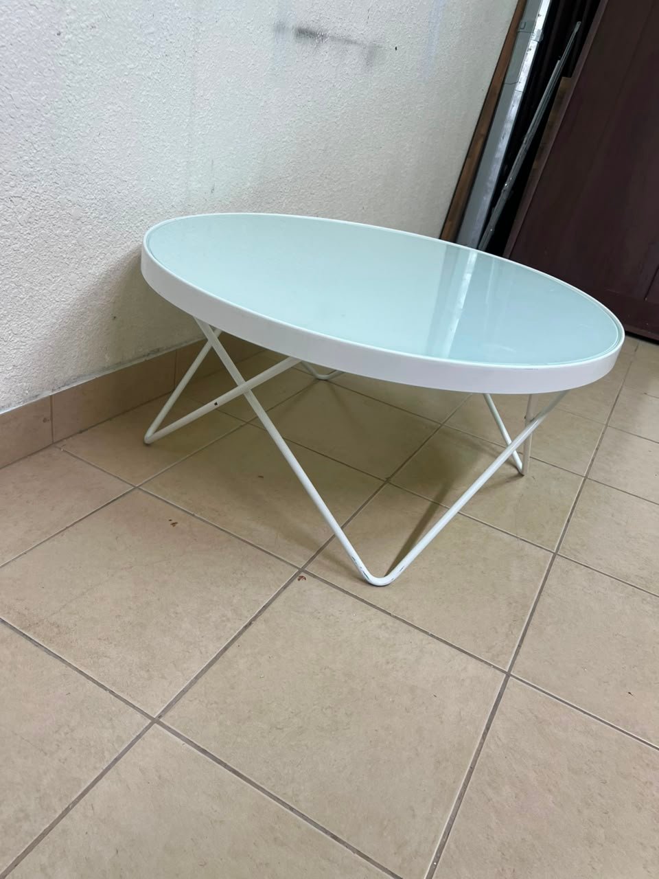 Modern White Round Coffee Table – Minimalist Accent Table with X-Cross Tubular Metal Frame & Sleek Rim - Image 5