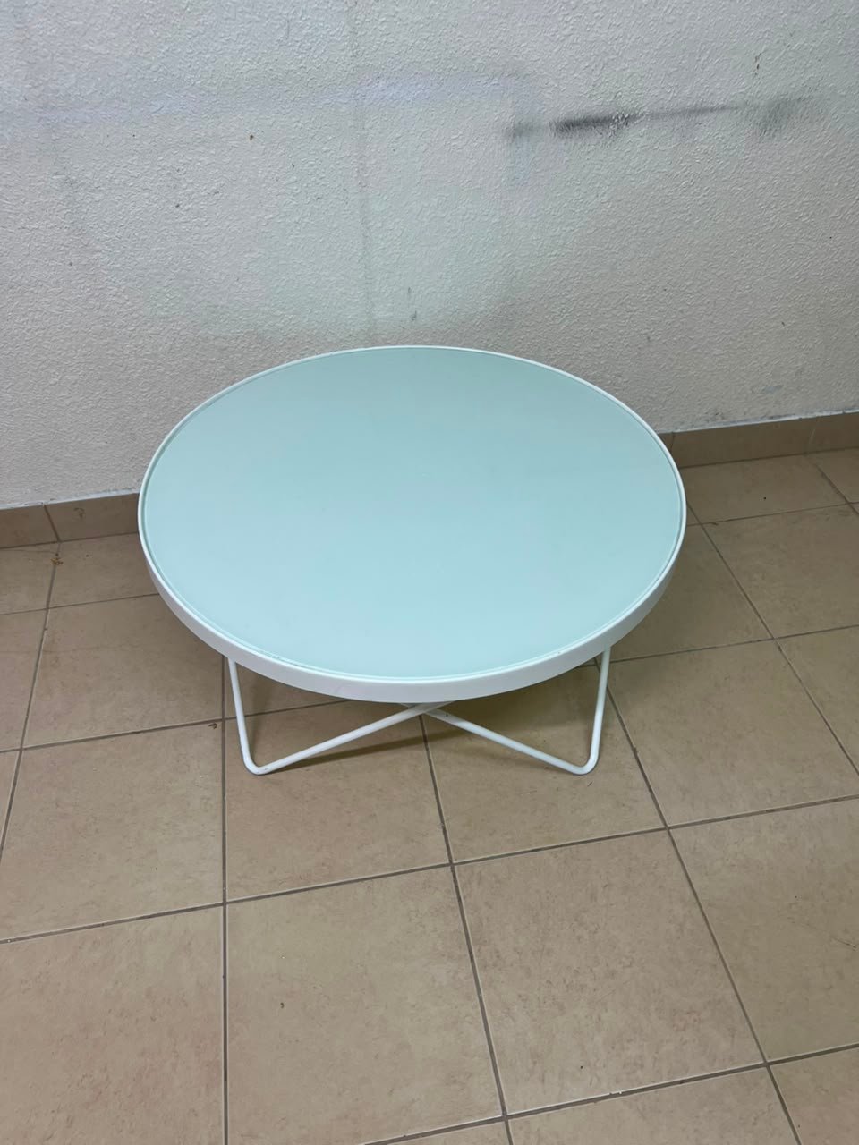 Modern White Round Coffee Table – Minimalist Accent Table with X-Cross Tubular Metal Frame & Sleek Rim - Image 6