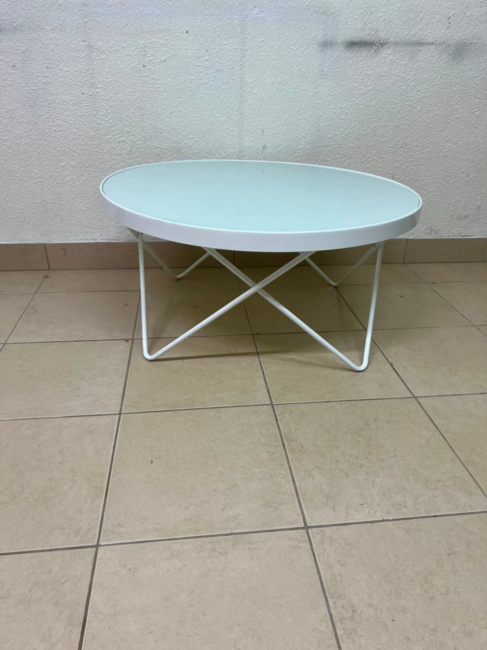 Modern White Round Coffee Table – Minimalist Accent Table with X-Cross Tubular Metal Frame & Sleek Rim - Image 7