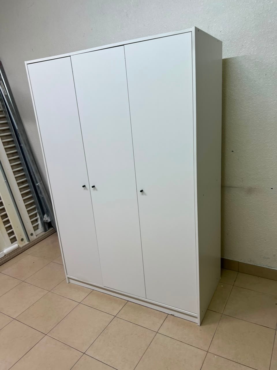 Modern White 3-Door Wardrobe / Closet – Minimalist Bedroom Storage Cabinet with Small Black Knobs & Solid Plinth Base - Image 2