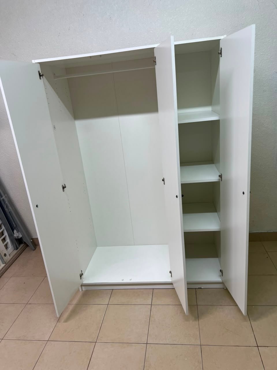 Modern White 3-Door Wardrobe / Closet – Minimalist Bedroom Storage Cabinet with Small Black Knobs & Solid Plinth Base - Image 4