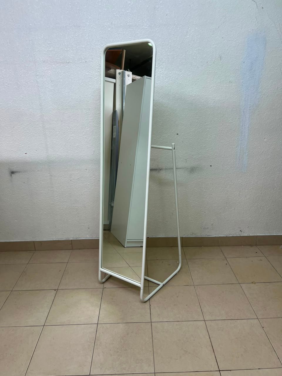 Modern White Freestanding Full-Length Mirror – Rounded Rectangular Floor Mirror with Sleek Tubular Metal Stand - Image 2