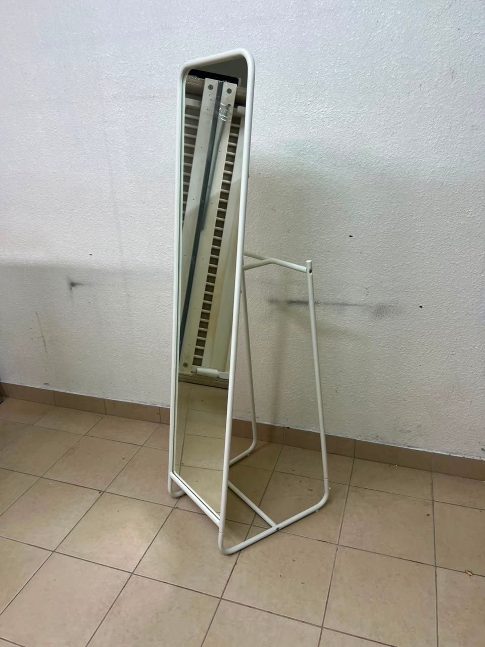 Modern White Freestanding Full-Length Mirror – Rounded Rectangular Floor Mirror with Sleek Tubular Metal Stand - Image 3