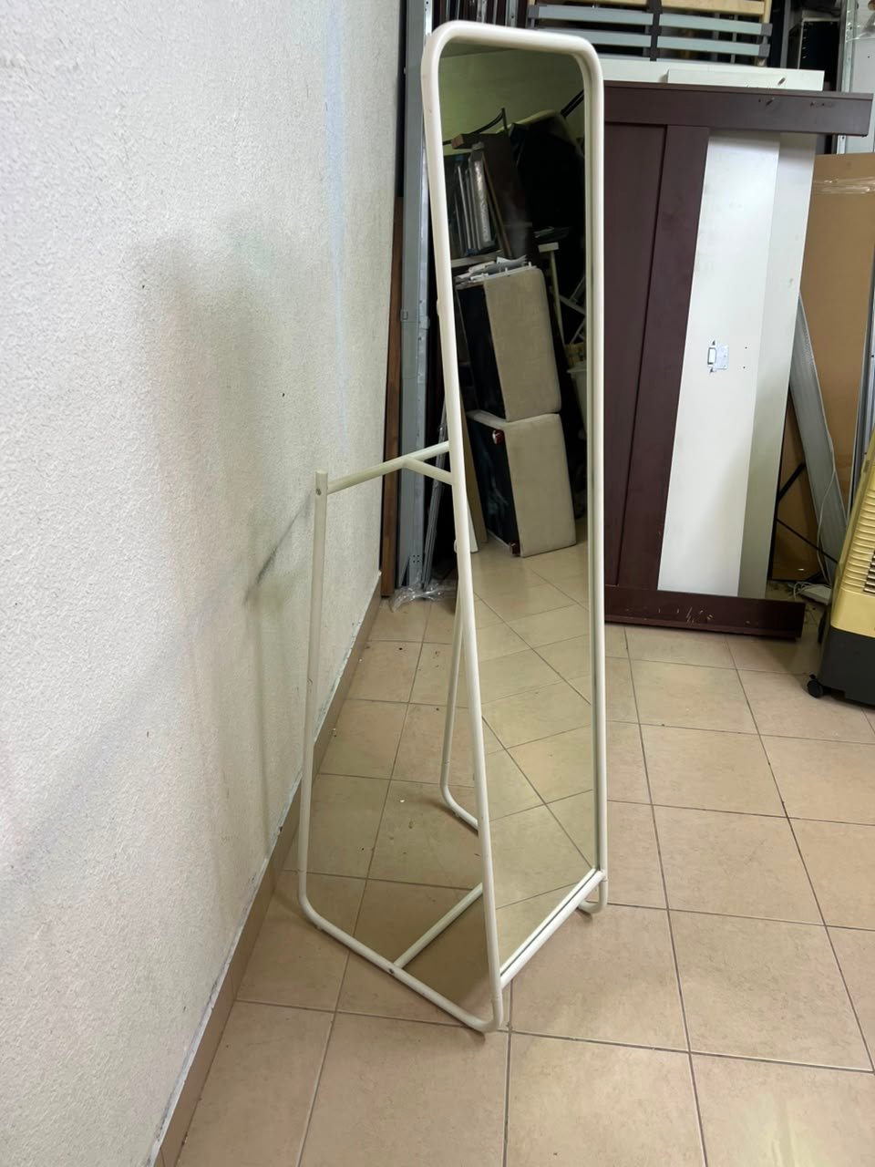 Modern White Freestanding Full-Length Mirror – Rounded Rectangular Floor Mirror with Sleek Tubular Metal Stand - Image 5